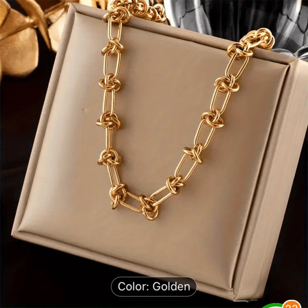 Elegant Gold Knot Necklace. NEW WITHOUT TAGS.👌